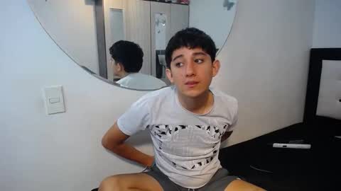 -- nicolle and jhon -- online show from November 26, 2025, 5:41 am