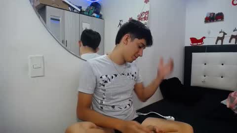 -- nicolle and jhon -- online show from December 18, 2025, 10:10 am