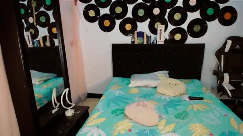 Snapshot of dream__girls69944 chatting on February 18, 2026, 8:43 am sharon online show from February 18, 2026, 8:43 am