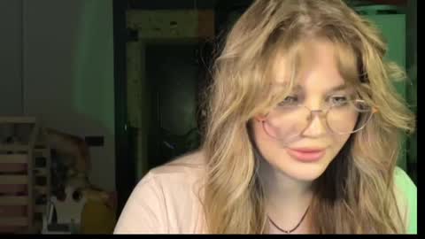 dream__lady online show from April 17, 2026, 6:33 pm