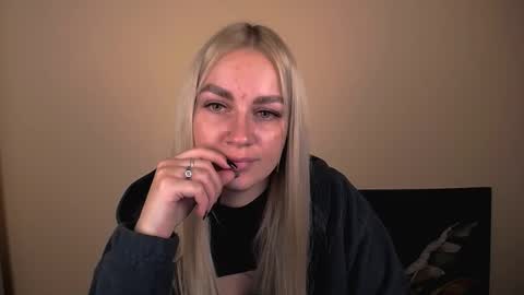 Snapshot of dream_dolly_ chatting on October 25, 2025, 12:13 pm dream_dolly_ online show from October 25, 2025, 12:13 pm
