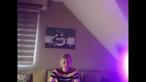 A girl online show from December 16, 2024, 8:09 am