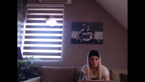 A girl online show from February 19, 2025, 8:22 am