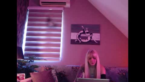 A girl online show from February 28, 2025, 9:15 am