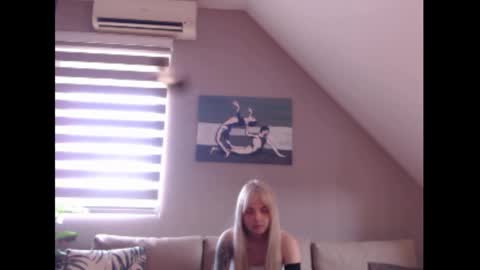 A girl online show from March 10, 2025, 10:59 am