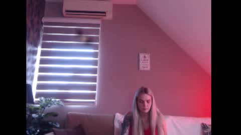 A girl online show from March 4, 2026, 8:09 am