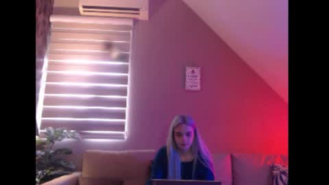 A girl online show from March 27, 2026, 7:58 am