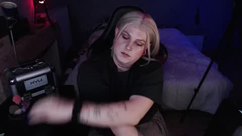 Angel online show from November 27, 2025, 10:34 pm