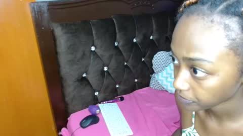 Snapshot of dreameyez chatting on February 20, 2026, 6:26 am Dreameyes online show from February 20, 2026, 6:26 am