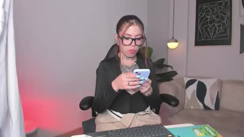 dreamleah_ online show from September 22, 2025, 5:09 am