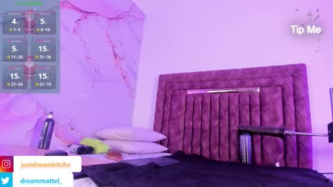 Snapshot of dreammatell_ chatting on December 18, 2025, 4:07 am Dream Matell online show from December 18, 2025, 4:07 am