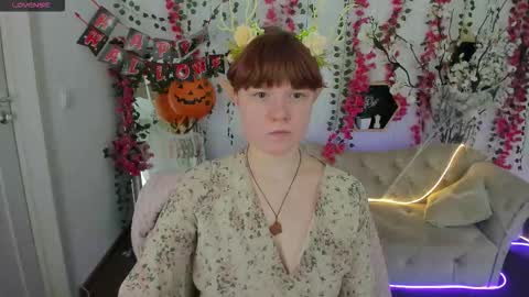 Snapshot of dreammyluna chatting on November 2, 2025, 8:44 pm Luna online show from November 2, 2025, 8:44 pm