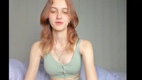 Snapshot of dreamy_pollyyy chatting on October 1, 2025, 3:40 pm dreamy_pollyyy online show from October 1, 2025, 3:40 pm