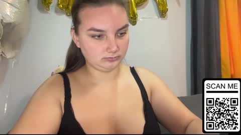 Mila online show from September 25, 2025, 6:39 am