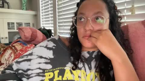 RIRI OR DREAMY online show from September 24, 2025, 4:10 pm