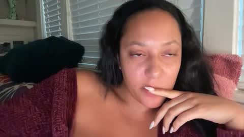 RIRI OR DREAMY online show from November 7, 2025, 12:43 am