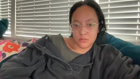 RIRI OR DREAMY online show from December 20, 2025, 4:47 pm