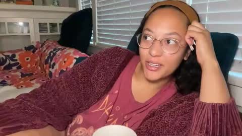 RIRI OR DREAMY online show from April 10, 2026, 1:49 pm