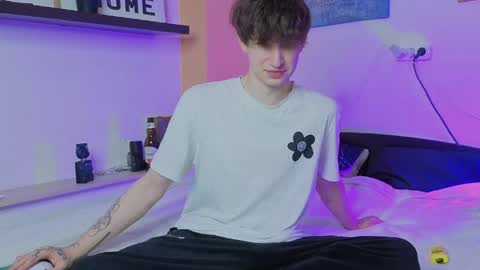 Mark online show from April 19, 2026, 2:27 pm