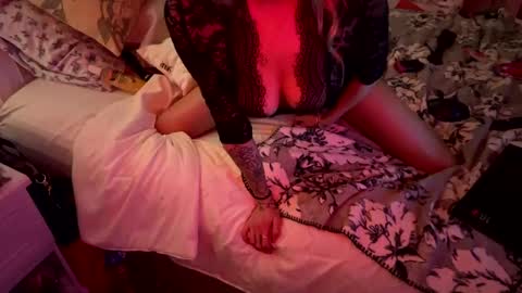 Bluejay0713 online show from February 9, 2025, 12:08 pm