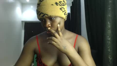 dripping_luna online show from January 8, 2025, 11:41 pm