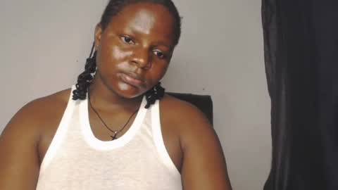 Layla online show from September 29, 2025, 8:52 am