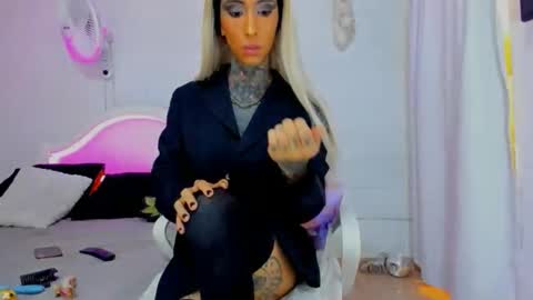 Snapshot of drippyorlove chatting on November 14, 2025, 1:43 pm drippyorlove online show from November 14, 2025, 1:43 pm