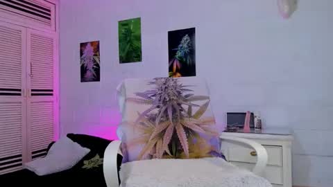 Snapshot of drippyorlove chatting on December 5, 2025, 4:36 pm drippyorlove online show from December 5, 2025, 4:36 pm