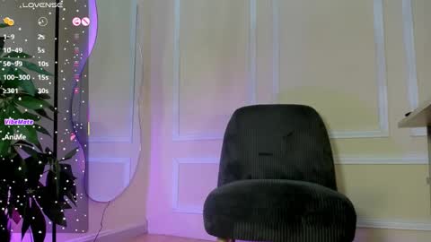 dulce__fiore07 online show from December 5, 2025, 12:03 pm