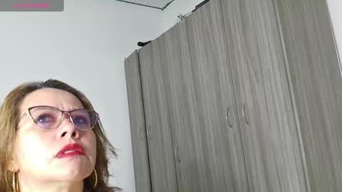 Im Dulce online show from November 1, 2025, 2:24 am