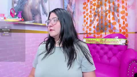 Dulce  online show from October 18, 2025, 11:44 am