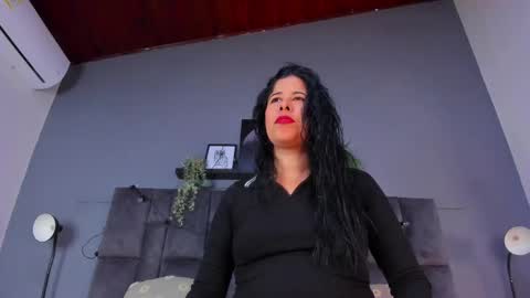 Snapshot of dulceaurora_ chatting on May 18, 2026, 1:24 am DULCE AURORA online show from May 18, 2026, 1:24 am