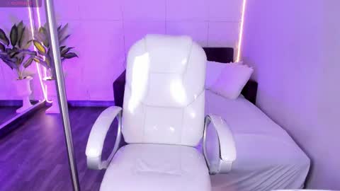 Dulce  online show from February 9, 2026, 8:13 pm