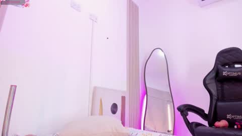 dulcelola_ online show from March 21, 2026, 2:42 pm