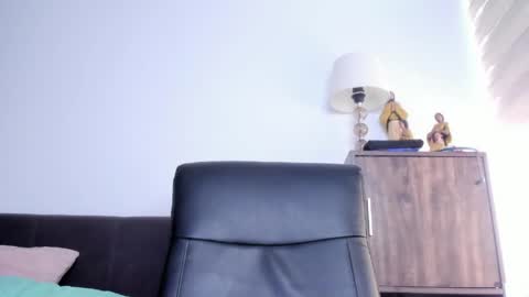 dulcepowl_lm online show from April 9, 2026, 2:33 pm