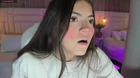 dulcevela online show from October 1, 2025, 10:49 pm