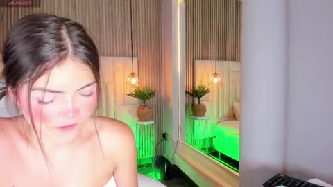 dulcevela online show from October 4, 2025, 10:41 pm