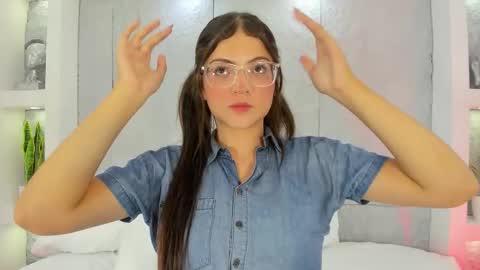 dulcevela online show from October 29, 2025, 10:44 pm