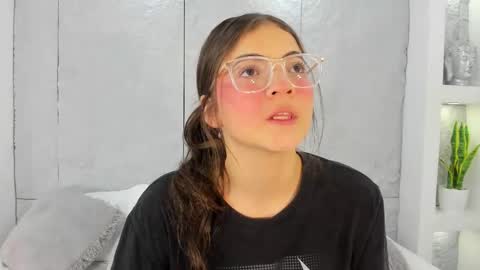 dulcevela online show from October 30, 2025, 10:43 pm