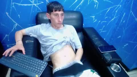 Snapshot of dumbito73 chatting on March 6, 2025, 9:42 pm Dumbito73 online show from March 6, 2025, 9:42 pm