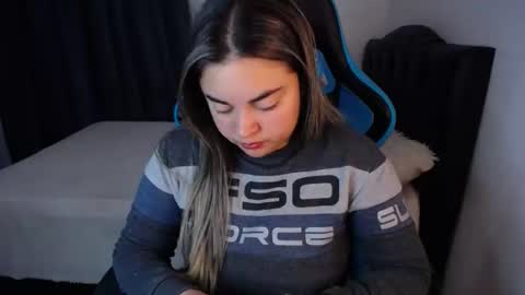 Snapshot of dumont_model chatting on December 8, 2024, 4:57 am Nicole   online show from December 8, 2024, 4:57 am