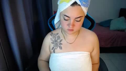 Snapshot of dumont_model chatting on January 18, 2025, 11:33 pm Nicole   online show from January 18, 2025, 11:33 pm