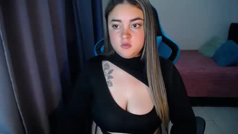 Snapshot of dumont_model chatting on January 28, 2025, 12:36 am Nicole   online show from January 28, 2025, 12:36 am