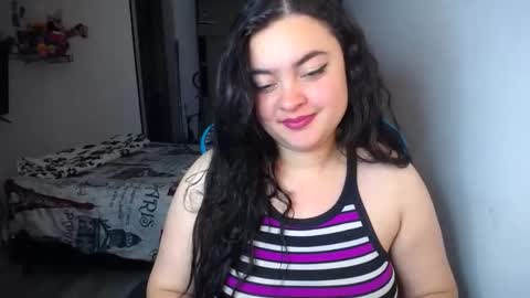 Snapshot of dumont_model chatting on September 19, 2025, 6:37 am Nicole   online show from September 19, 2025, 6:37 am