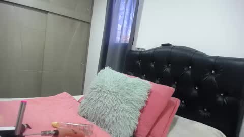 Snapshot of dumont_model chatting on October 2, 2025, 9:44 pm Nicole   online show from October 2, 2025, 9:44 pm