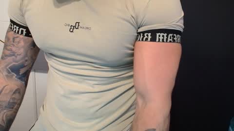 Snapshot of duncanstones chatting on November 14, 2025, 5:39 am DuncanStone online show from November 14, 2025, 5:39 am