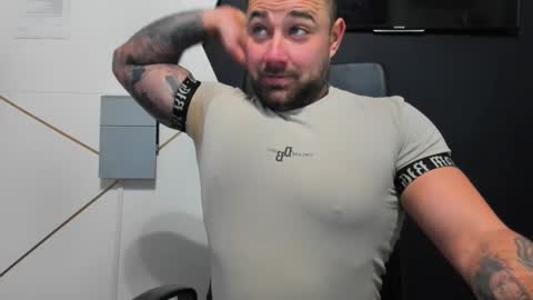 Snapshot of duncanstones chatting on December 1, 2025, 5:45 am DuncanStone online show from December 1, 2025, 5:45 am