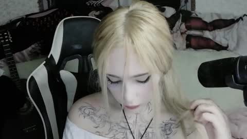 Snapshot of dust1rl chatting on November 29, 2025, 10:46 pm Hentai Lord online show from November 29, 2025, 10:46 pm