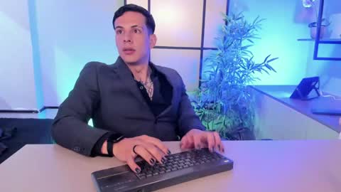 Snapshot of dustin_sonne chatting on June 7, 2026, 3:32 am Dustin Sonne online show from June 7, 2026, 3:32 am