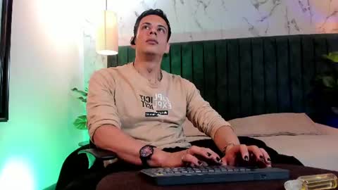 Snapshot of dustin_sonne chatting on July 13, 2026, 3:31 am Dustin Sonne online show from July 13, 2026, 3:31 am